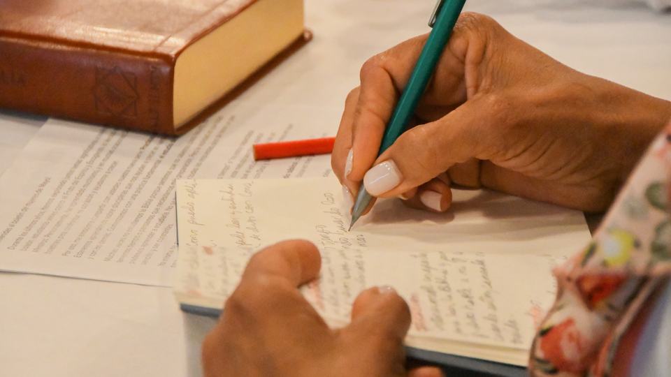 IG_women_writing